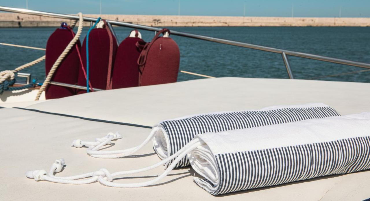 "Ultima" Love Boat Bari Extérieur photo
