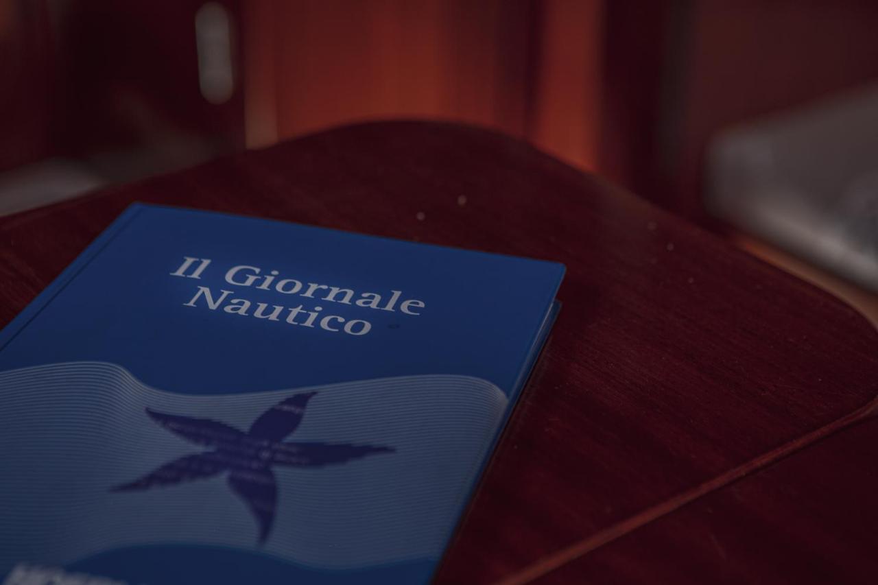 "Ultima" Love Boat Bari Extérieur photo