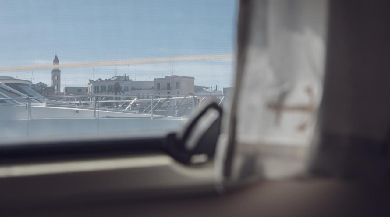 "Ultima" Love Boat Bari Extérieur photo
