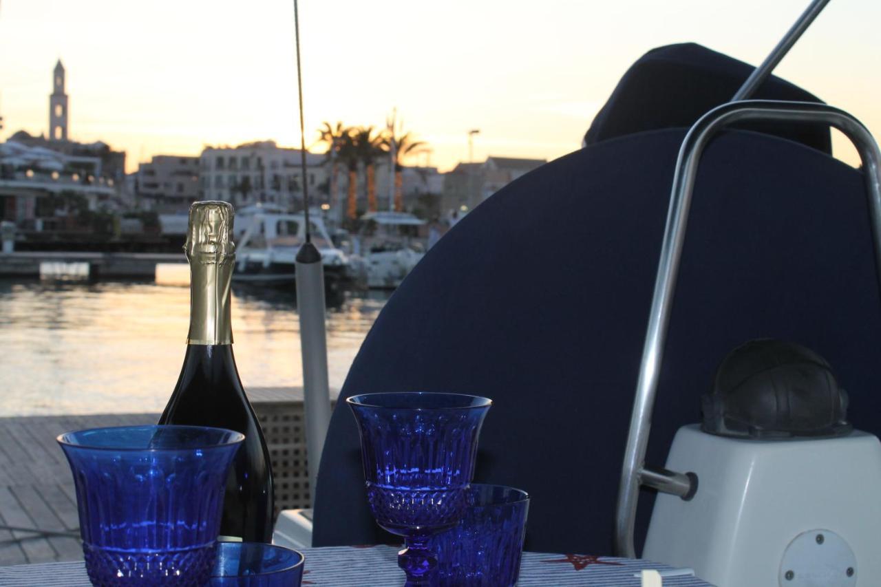 "Ultima" Love Boat Bari Extérieur photo