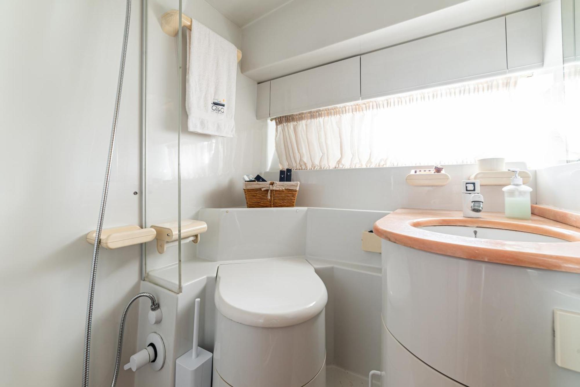 "Ultima" Love Boat Bari Extérieur photo