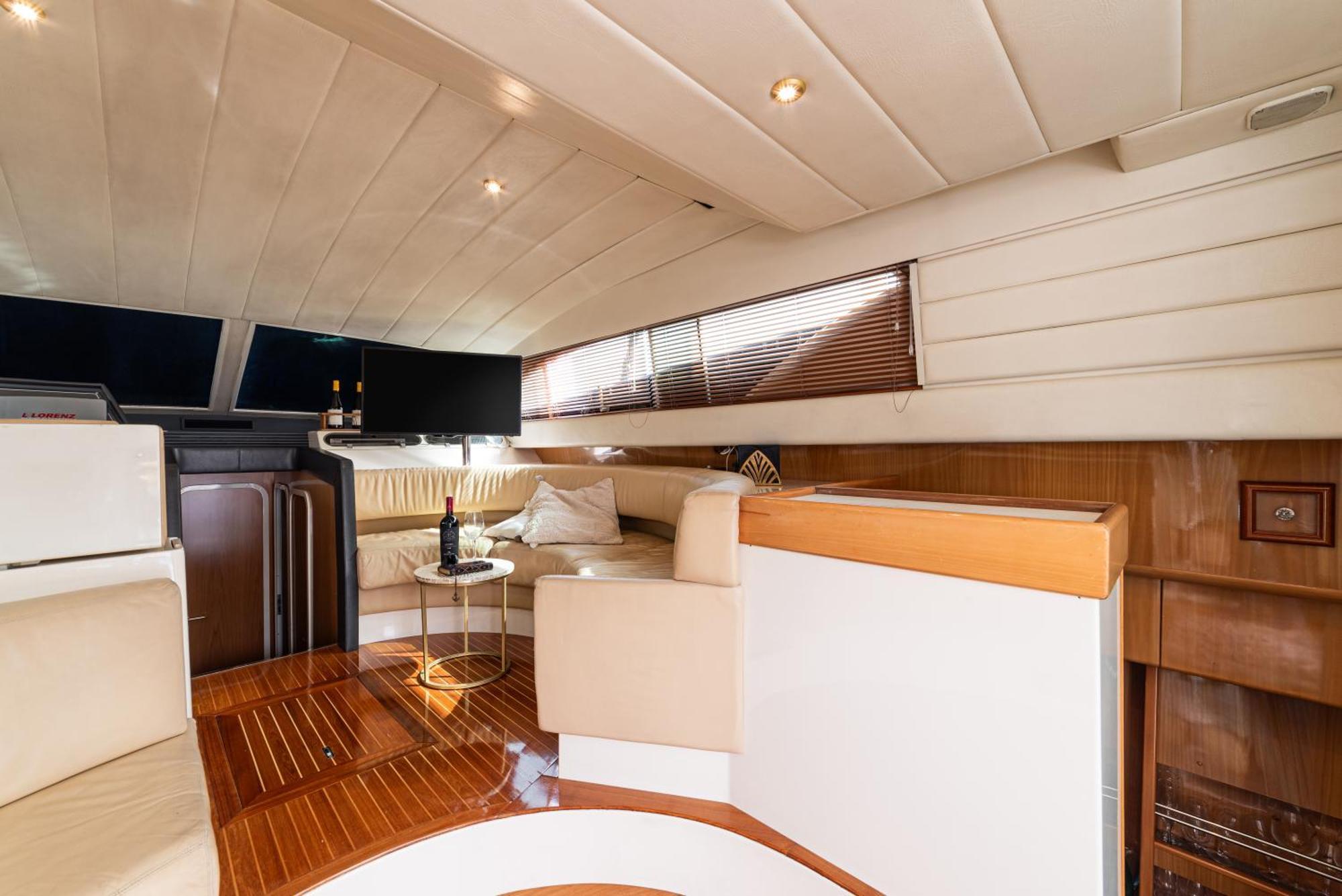 "Ultima" Love Boat Bari Extérieur photo