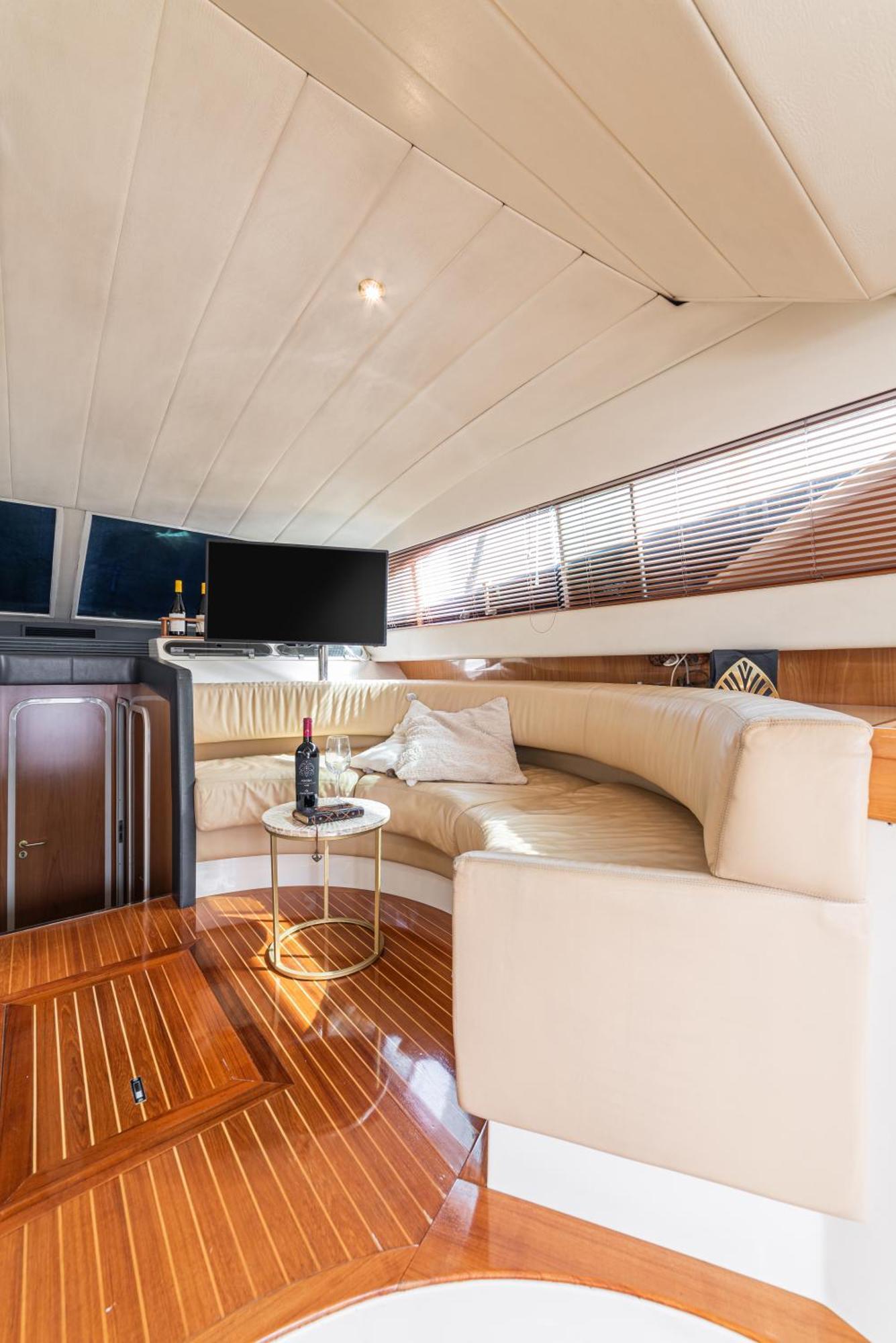 "Ultima" Love Boat Bari Extérieur photo