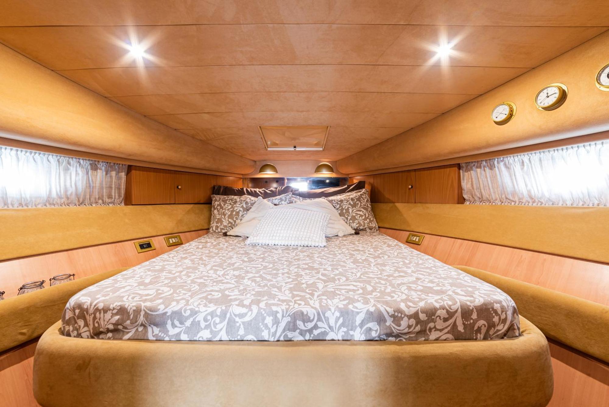 "Ultima" Love Boat Bari Extérieur photo