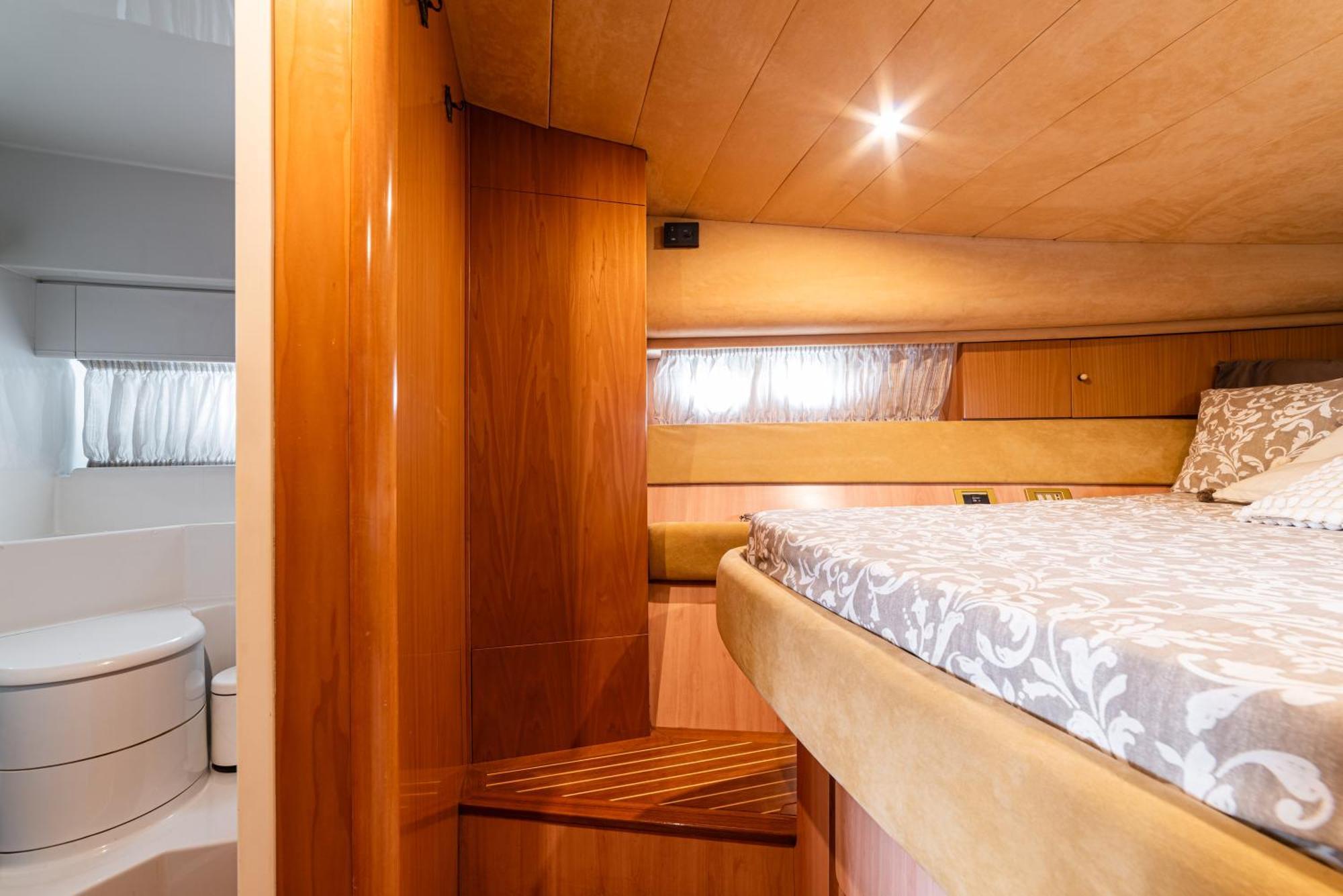 "Ultima" Love Boat Bari Extérieur photo