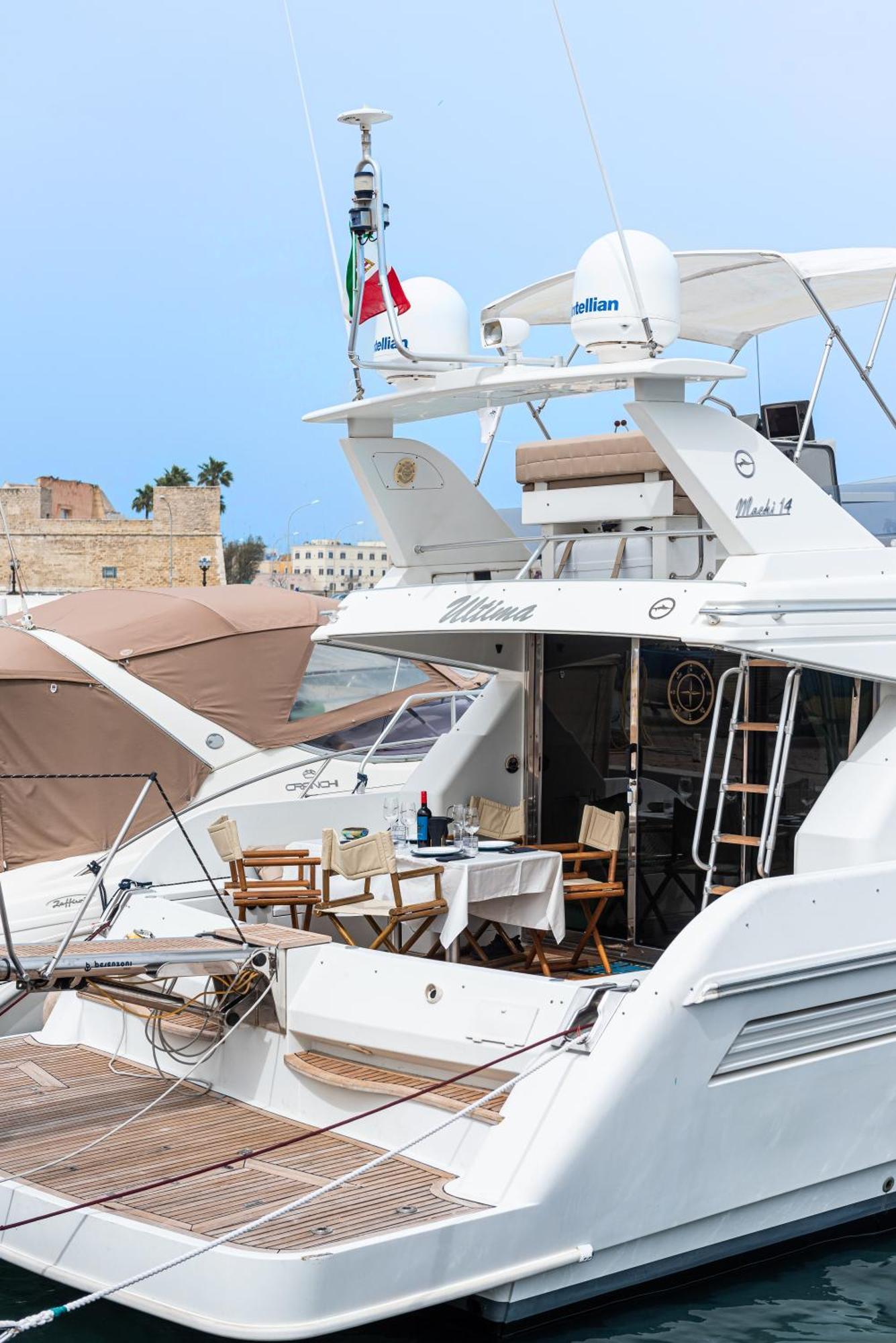 "Ultima" Love Boat Bari Extérieur photo