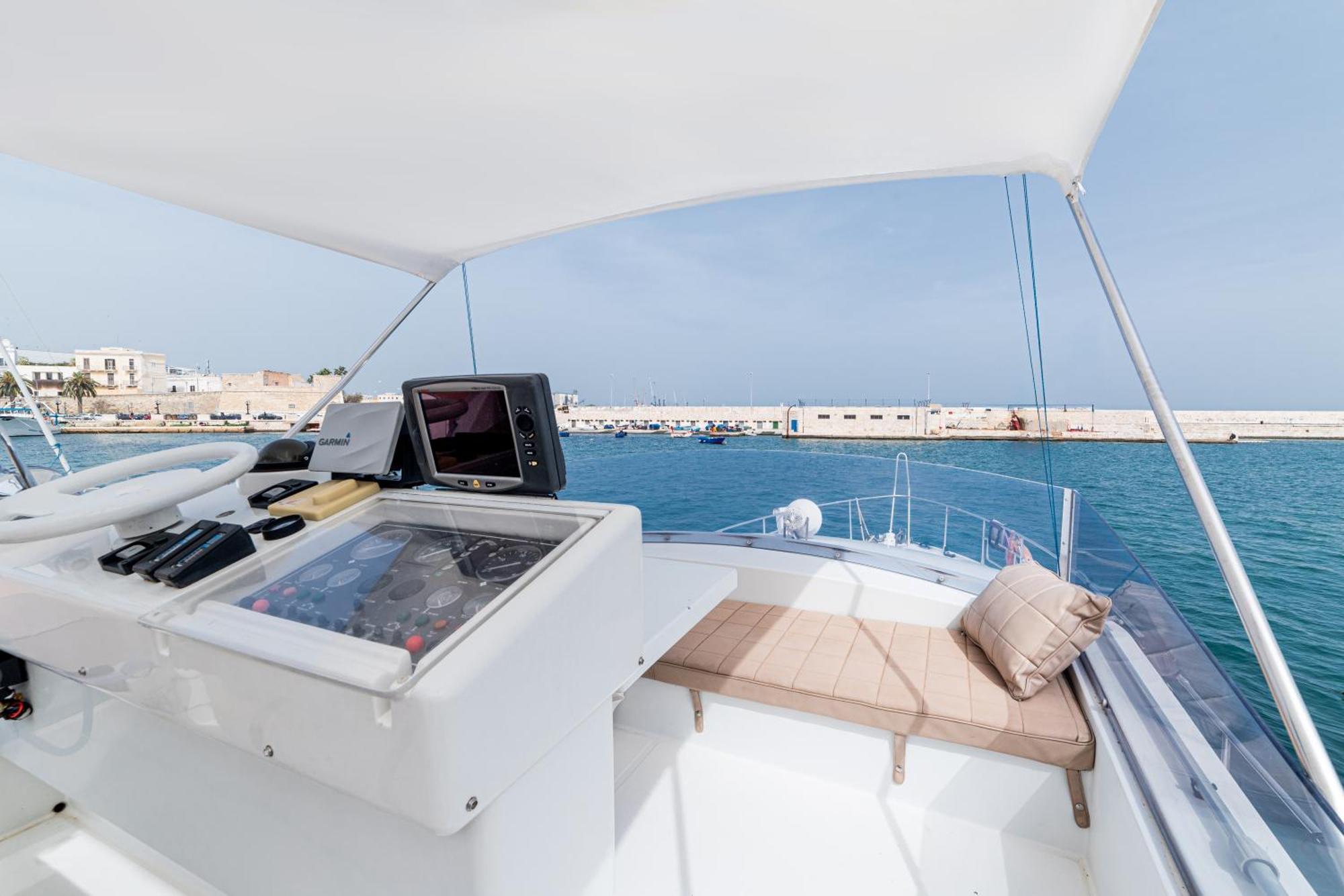 "Ultima" Love Boat Bari Extérieur photo