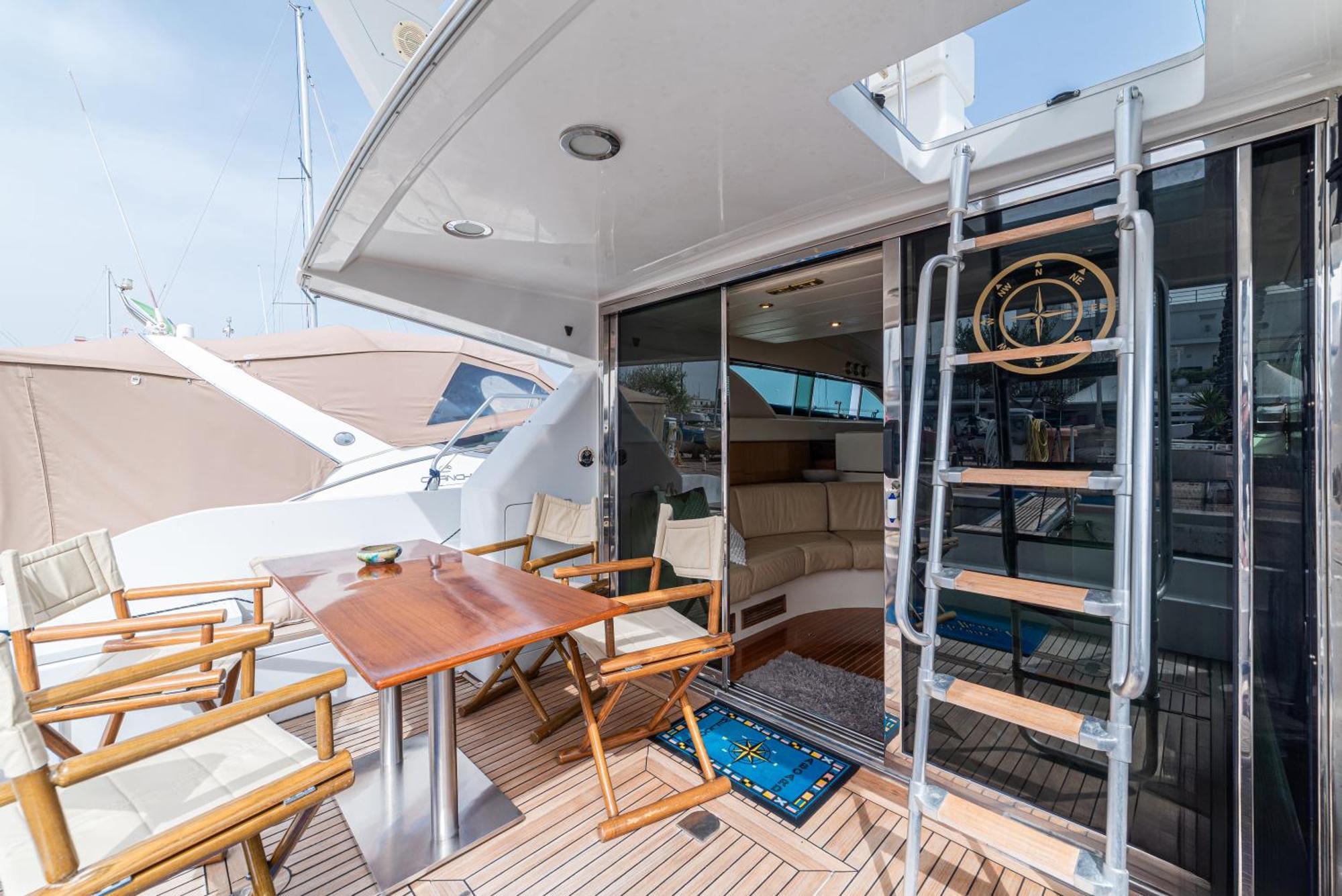 "Ultima" Love Boat Bari Extérieur photo
