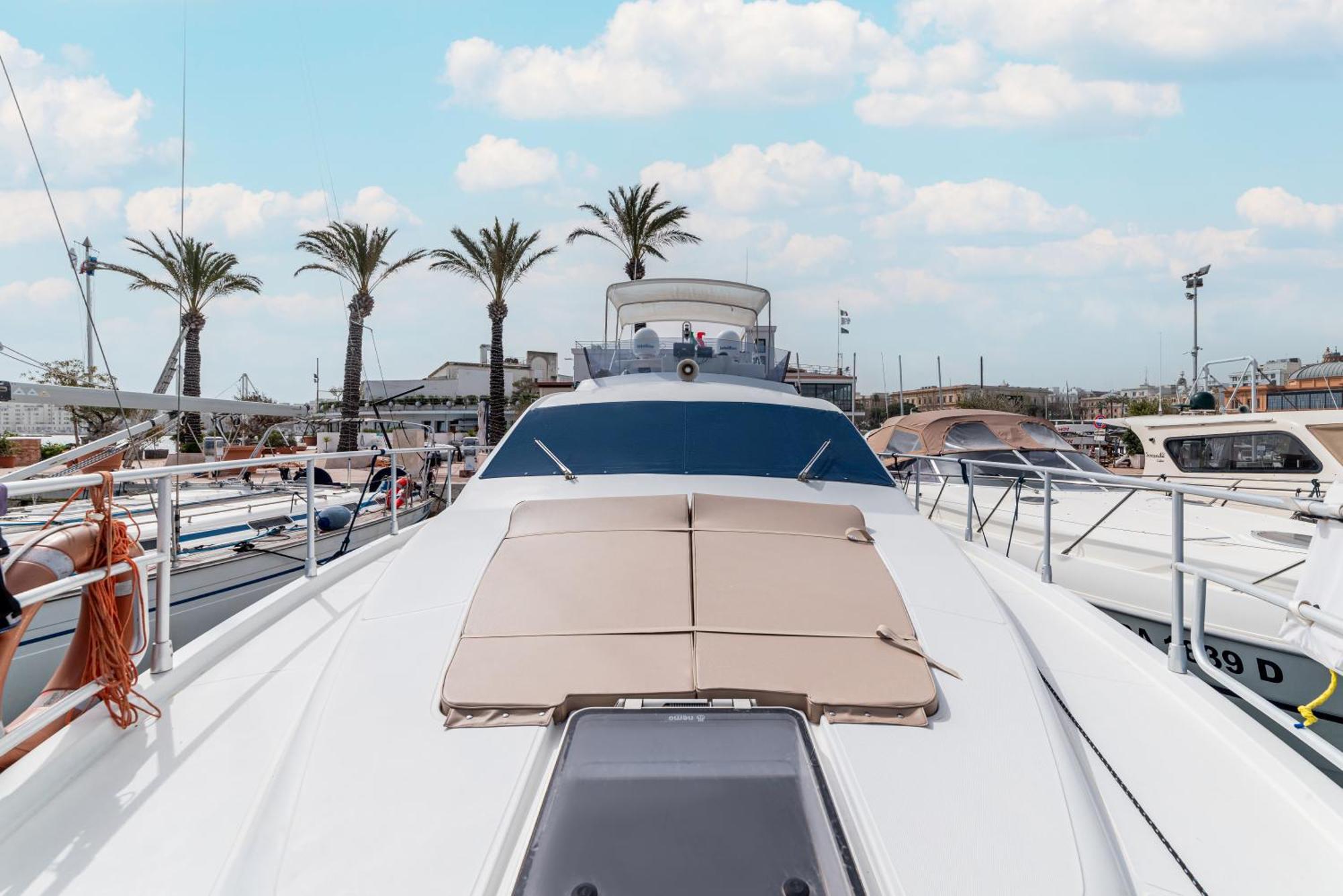 "Ultima" Love Boat Bari Extérieur photo